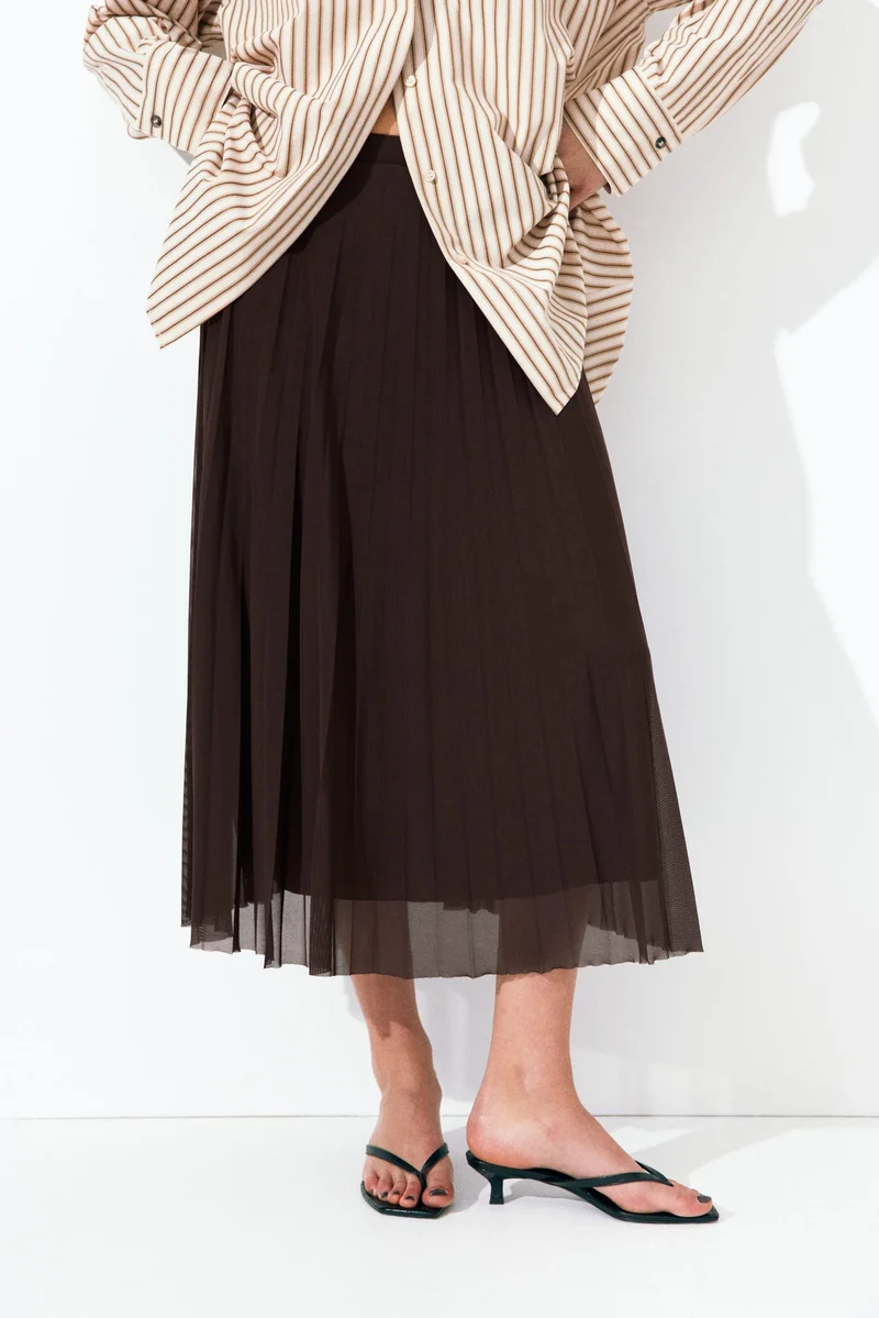 اتش اند ام تنورة شبكية مطوية